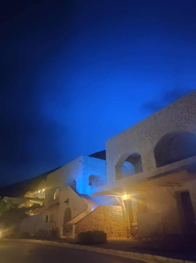 Mani Blue Studios Oitilon Luaran gambar
